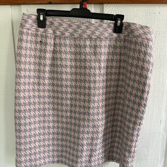 Chadwick’s Stylish Pink and Gray Wool Blend Houndstooth Office Work Skirt - Picture 1 of 4